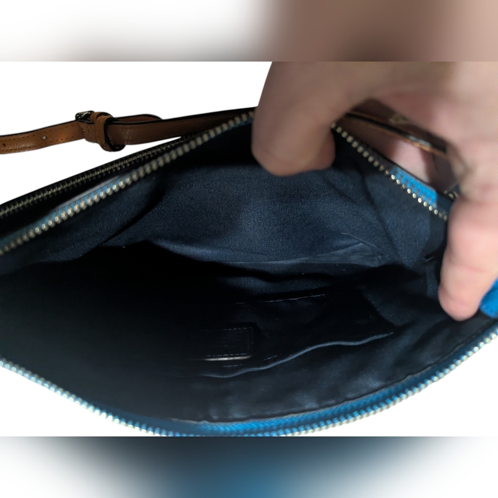 💙 Coach Pebbled Leather Crossbody Clutch – Blue with Saddle Trim - Picture 9 of 11